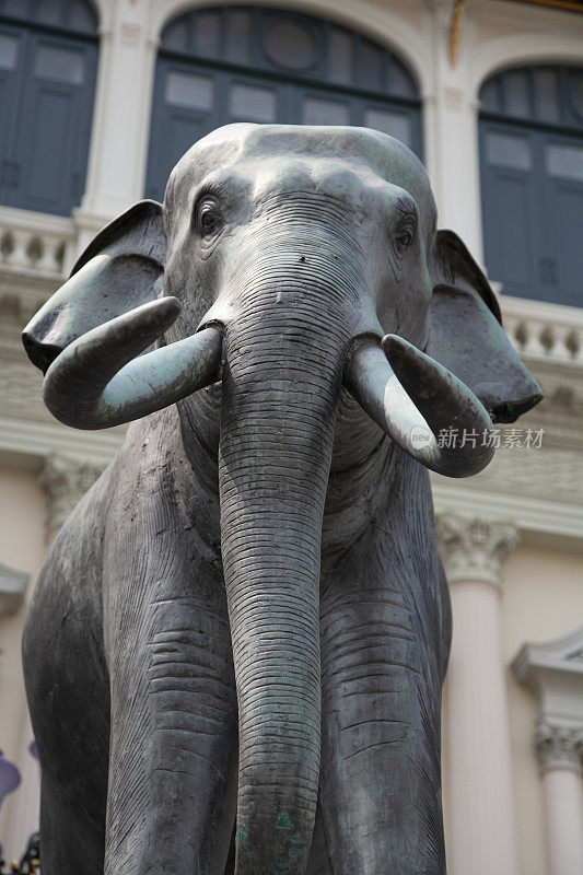 Phra Thinang Chakri Maha Prasat的大象雕像融合了泰国传统建筑和19世纪欧洲风格。